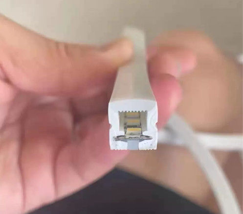 چراغ‌های LED نئون 24 ولتی RGBW Flex Strip 10W 14.4W سیلیکونی آستین سفید تزئینات فضای داخلی داخلی