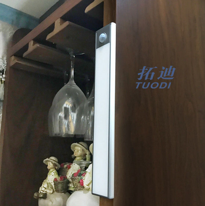 چراغ‌های نواری LED قابل تنظیم 3 رنگ زیر کابینت با سفید گرم 2700K سفید نرم 3000K